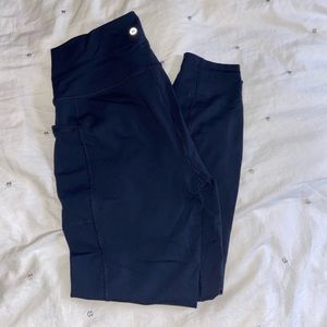 Full length navy blue workout leggings.